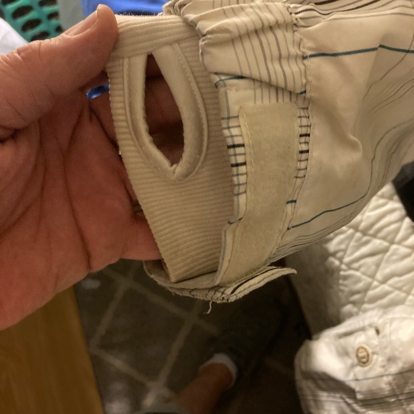 Empyre snowboarding jacket never worn and flawless. - Picture 8 of 16